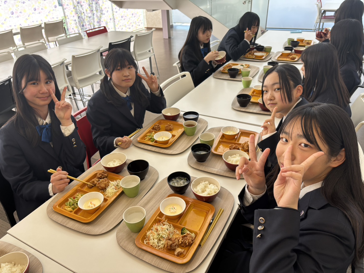 堺リベラル中学校　スクールランチ