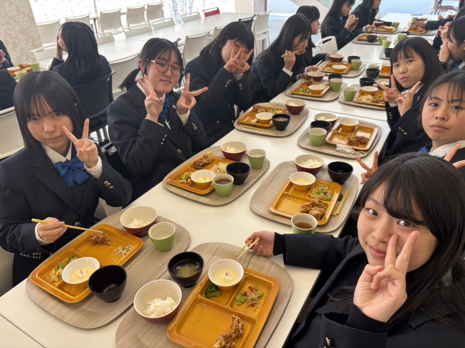 堺リベラル中学校　スクールランチ
