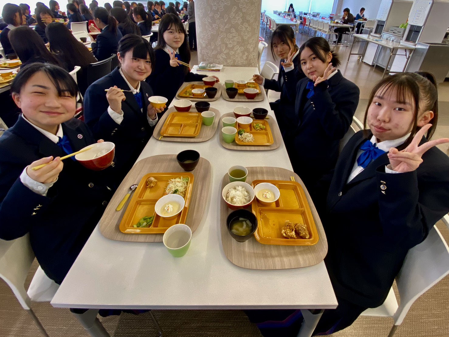 堺リベラル中学校　スクールランチ