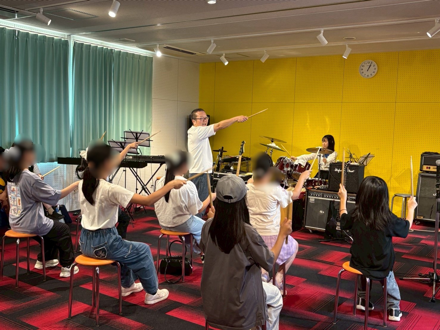 堺リベラル中学校 楽器体験